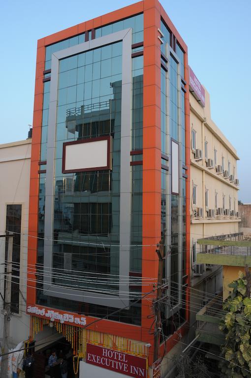 Hotel Executive Inn Vijayawāda Exteriör bild